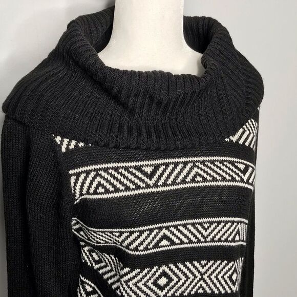 DB Established 1962 Striped Asymmetrical Cowl Neck Knit Sweater Size Medium - Picture 5 of 8